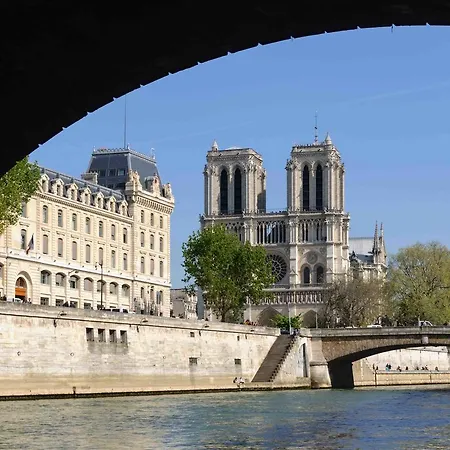 Notre Dame Paradis Latin