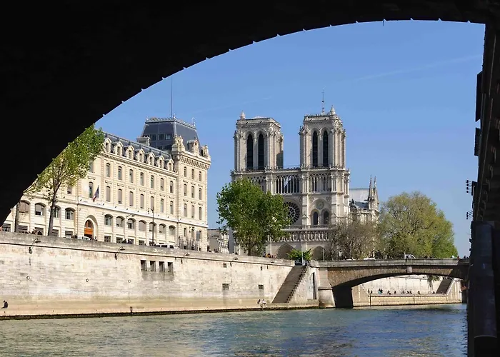 Notre Dame Paradis Latin